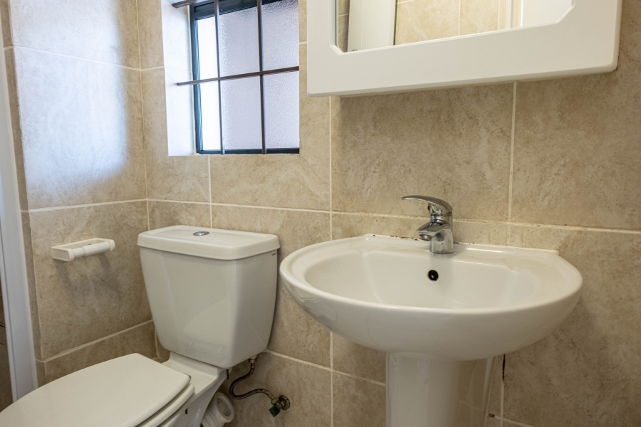 To Let 1 Bedroom Property for Rent in Muizenberg Western Cape